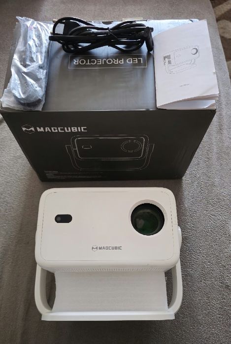Magcubic l018 projektor