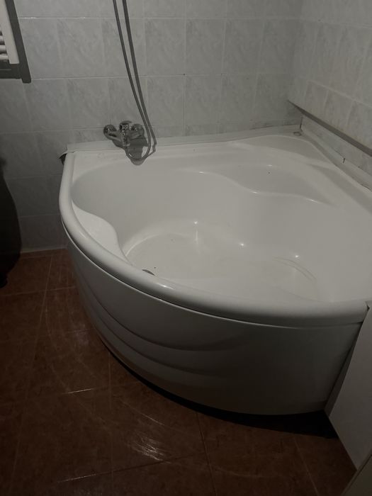 Продам ванну у ванну кімнату