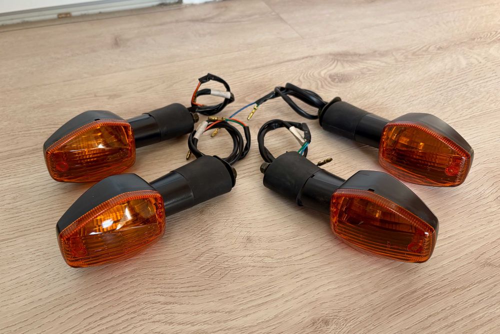 Piscas (4) NOVOS Originais Honda Hornet 2006