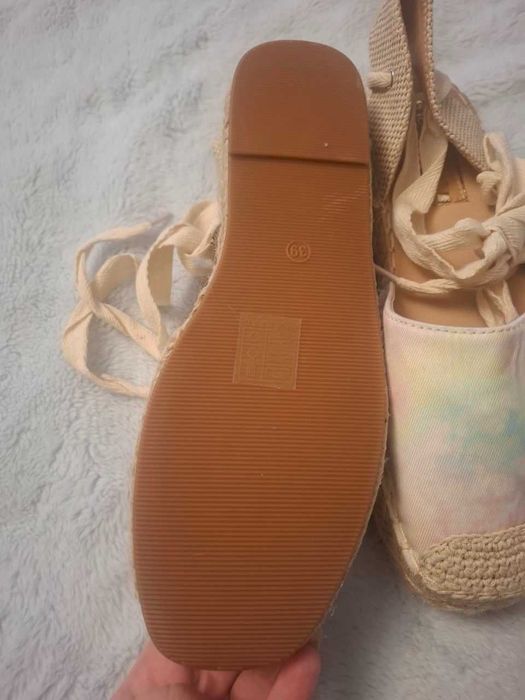 Nowe tęczowe wiązane espadryle, ideal Shoes rozmiar 39