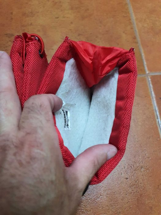 Botas de criança para a neve