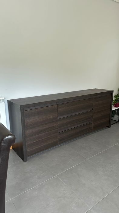 Móveis de sala - mesa, cadeiras e aparador