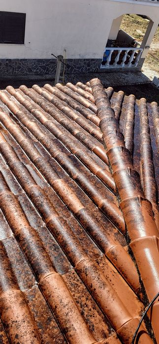 Faco pinturas interiores e exteriores.