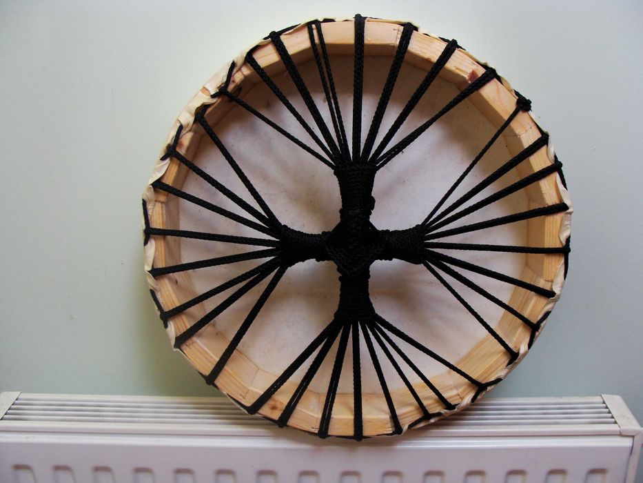 Tambor xamânico novo, artesanal