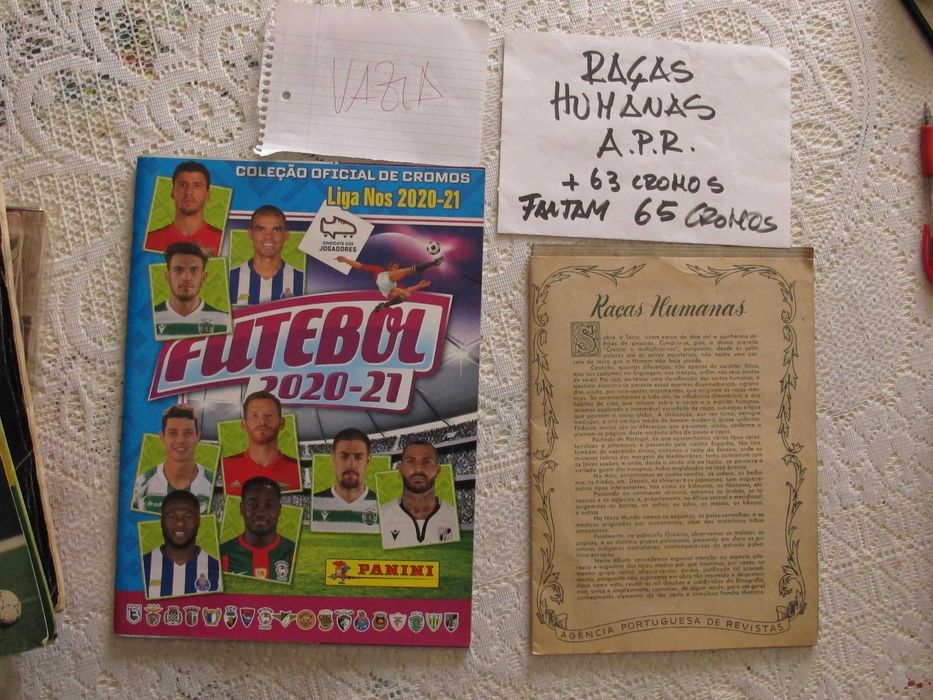 cadernetas e cromos de coleções antigas
