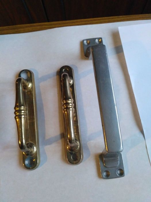 Ручки комода разные