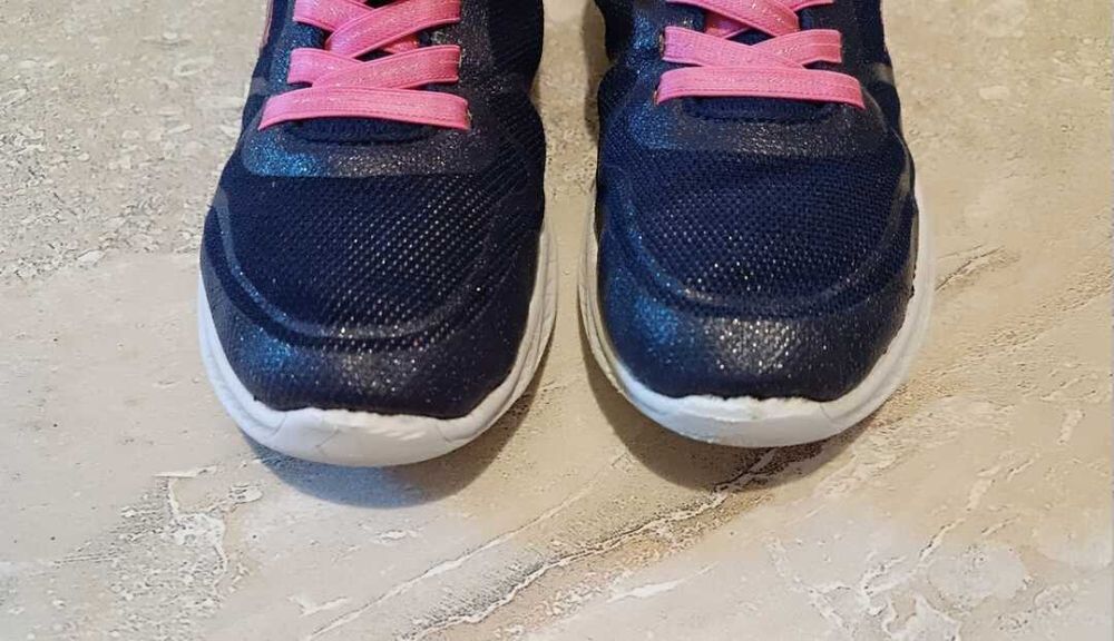 р.33, 21,5см Skechers кросівки для дівчинки