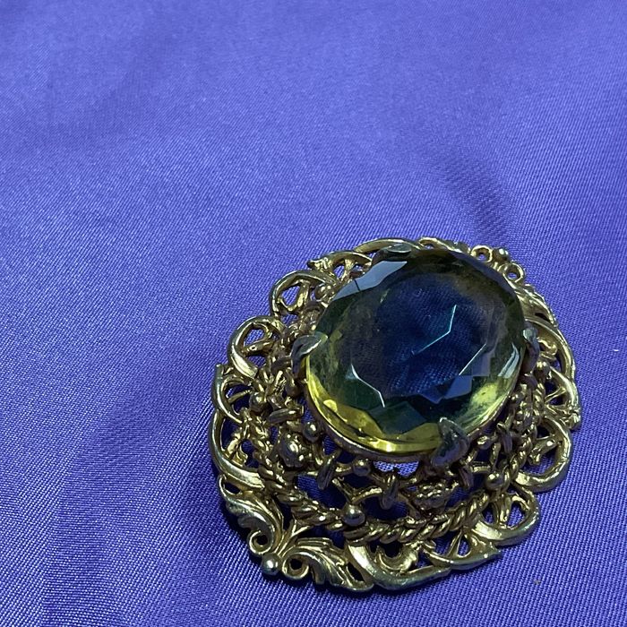 Broche peça vintage 5 cm pedra azul ,castanho