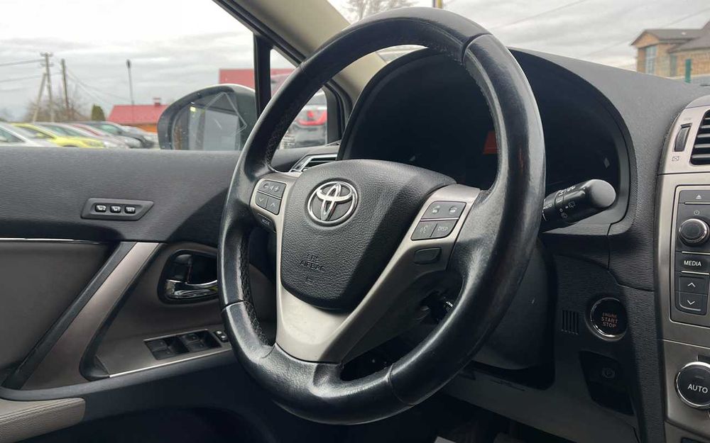 Toyota Avensis 2012