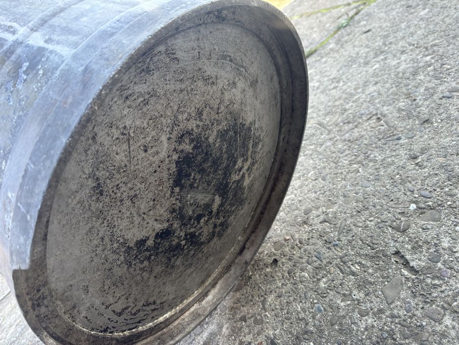 Stary aluminiowy niemiecki pojemnik na proch