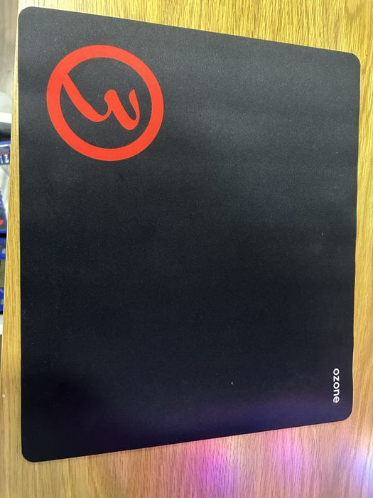 Mousepad novo da ozone com o rato da razer basilisk RGB com fio com pouca utiliadade e em perfeitas condicões