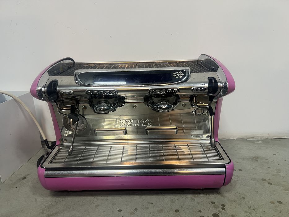 Кавомашина Faema Emblema біла та рожева