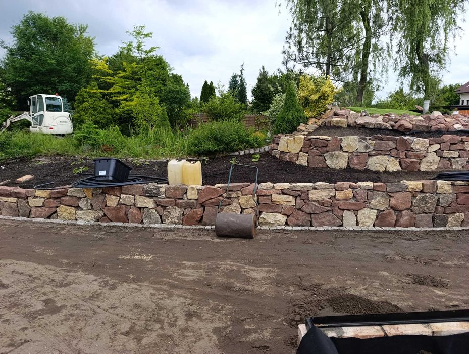 Usługi MINIKOPARKA 3,6T, Odchumusowanie Utwardzenie Terenu, Kopanie Fundamentów
