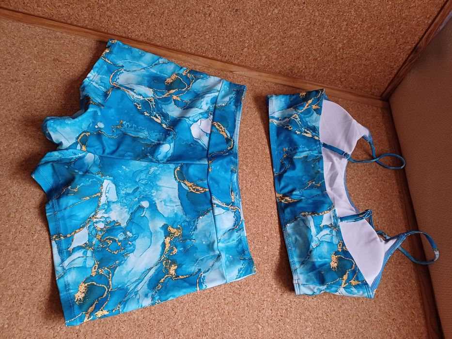 Biquini/ fato de banho/tankini tamanho XL.
Novo.
