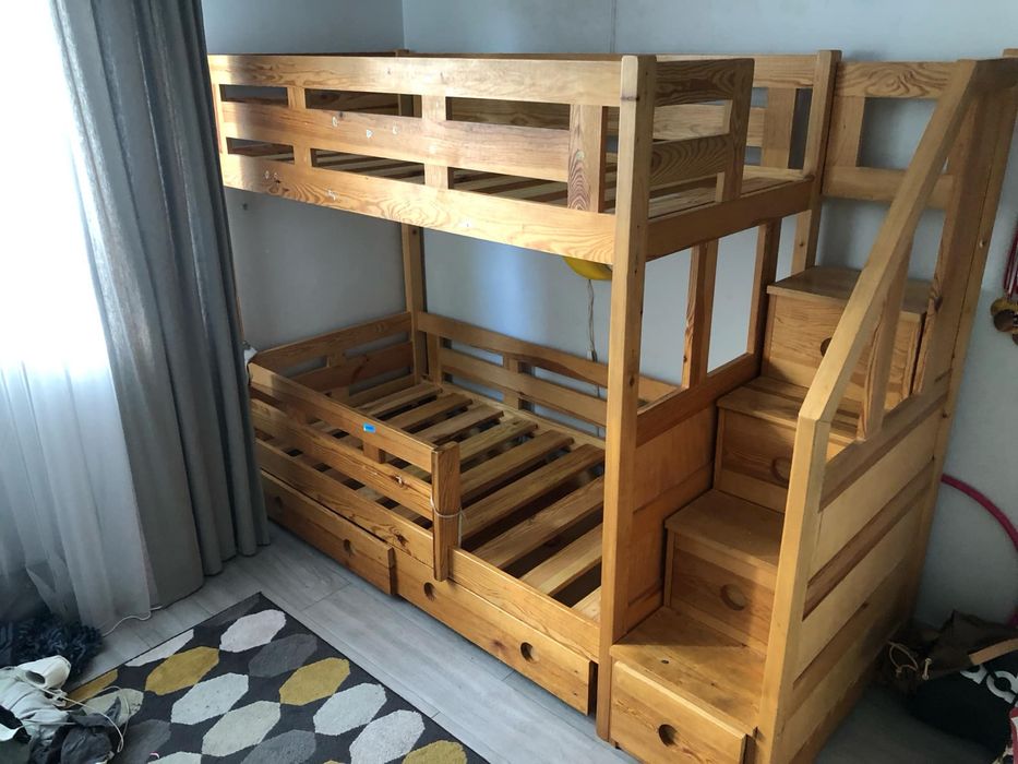 Łóżko piętrowe ze schodami, drewaniane, szuflady