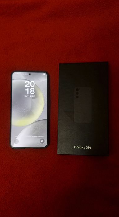 Samsung  Galaxy  S24 8/256