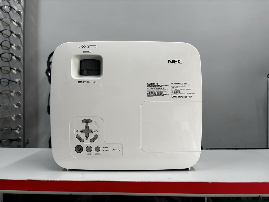 LCD-проектор NEC NP410G.Нова лампа,залишок ресурсу 96%