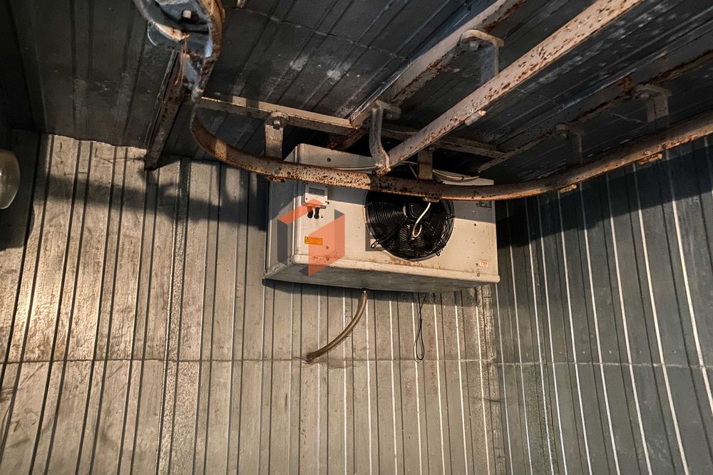 Продається цегляна будівля з повною інфраструктурою