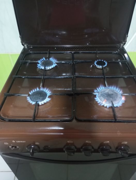 Продам срочно газовую плиту в отличном  состоянии