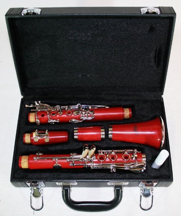 Clarinetes novos de várias cores