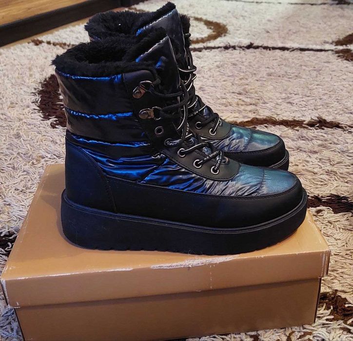 Женские зимние ботинки дутики