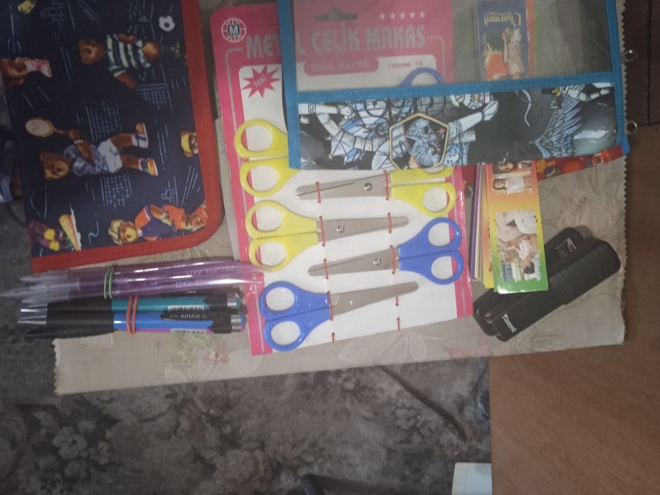 Школьные принадлежности.
