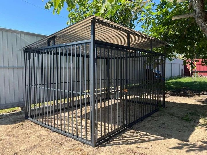 Вольєр загорожа, загін, обгороджене будка  для собак