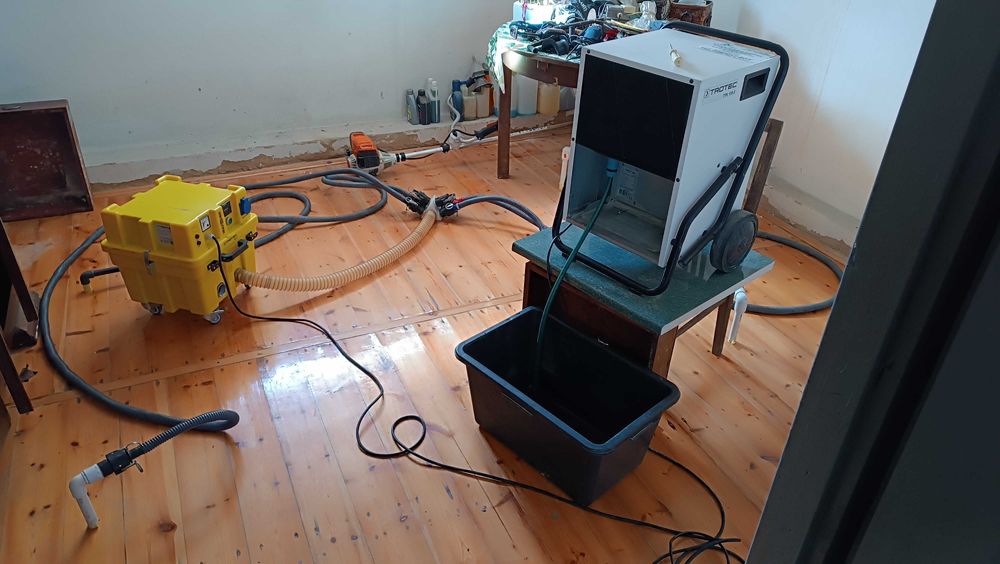 Osuszanie po zalaniu / osuszanie podposadzkowe / wynajem osuszaczy