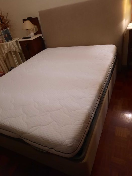 Cama articulada de casal com colchão