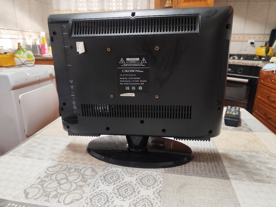 Televisão Crown 15.6 TFT LCD