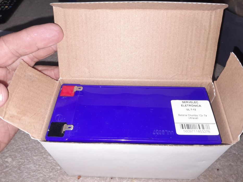 Vendo 3 baterias de 12 volts novas na caixa 10€