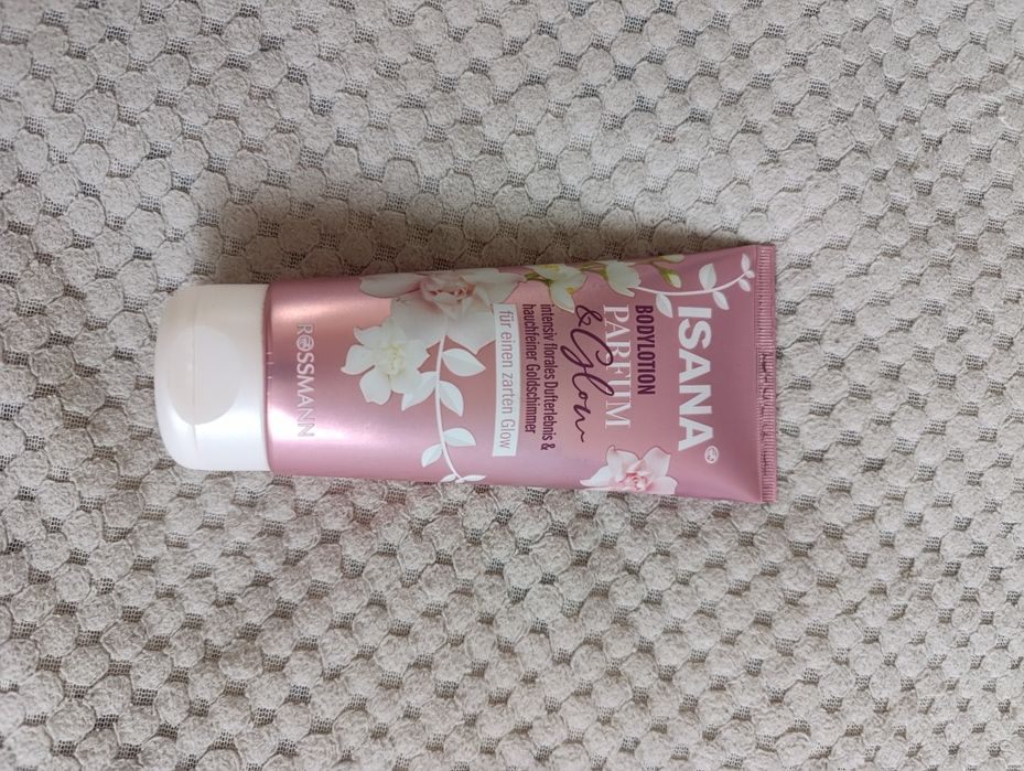 Rozświetlający balsam do ciała Isana