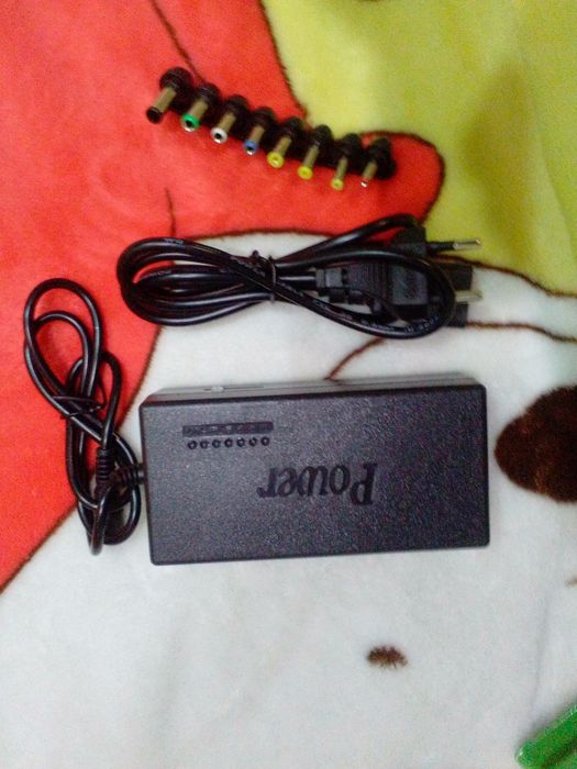 Продам новую зарядку для ноутбука (універсальная)
