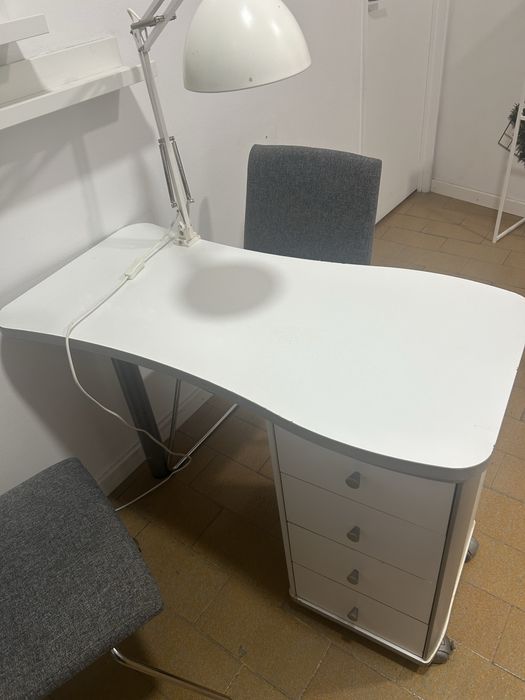 Mesa manicure com gavetas