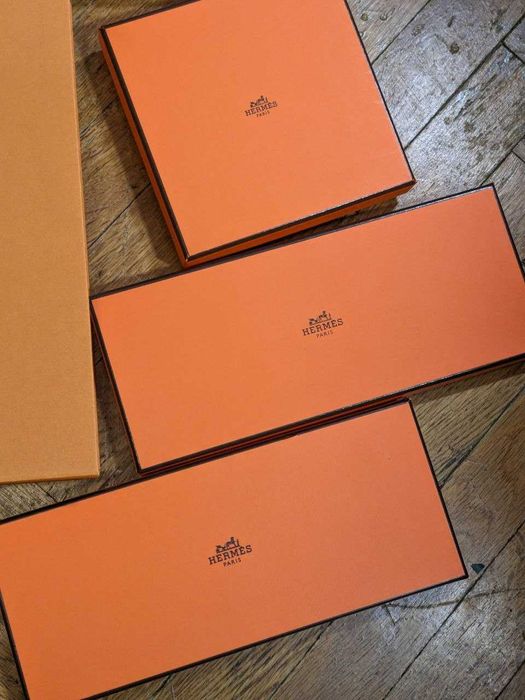 Коробки  різних брендів Louis Vuitton, Hermes