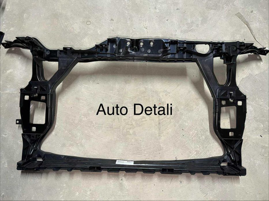 Audi Q5 8R0 передня панель телевізор рамка радіаторів Ауді КУ 5