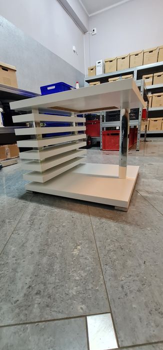 Stolik kawowy biało-srebrny