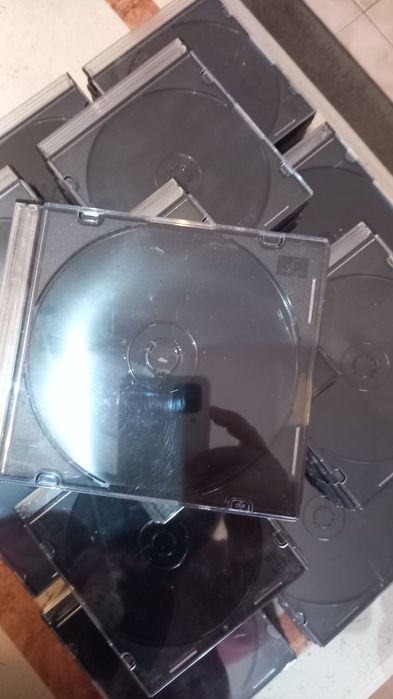 Vendo caixas de CD'S/DVD'S em quantidade.