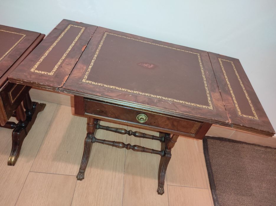 2 Mesas antigas em madeira maciça