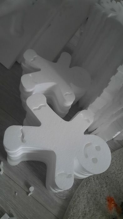 Сердця,сніжинки та різні вироби  з пінопласту