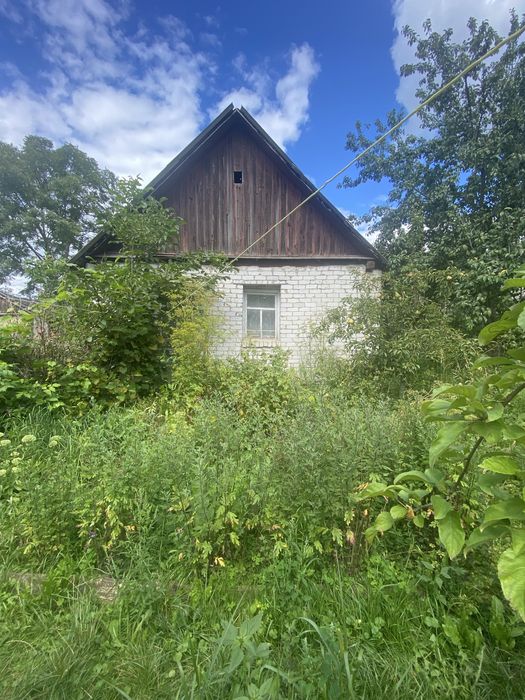 Продам ветхій будинок з земельною ділянкою  в центрі  села Глибочиця