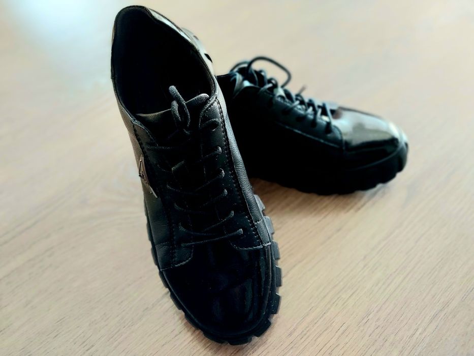 Czarne półbuty skórzane :) Mega wygodne,  r. 39. Polecam :)