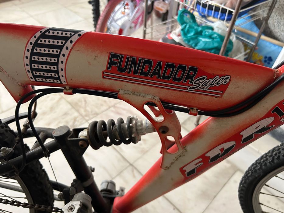 Bicicleta vermelha 26’’ – para peças ou restauração