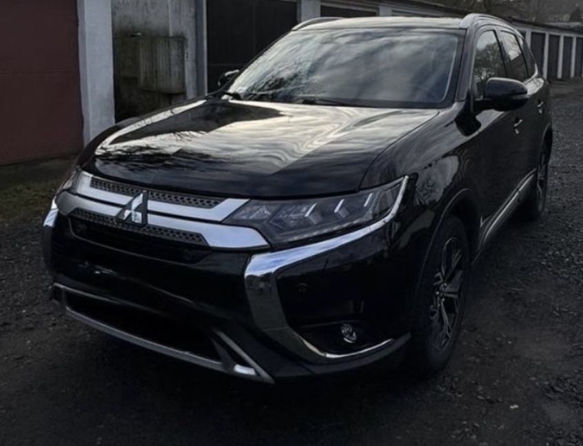 Idealny kompletny przód X42 mitsubishi outlander