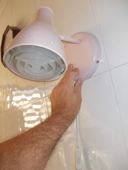 Candeeiro rosa de afixar à parede para quarto criança