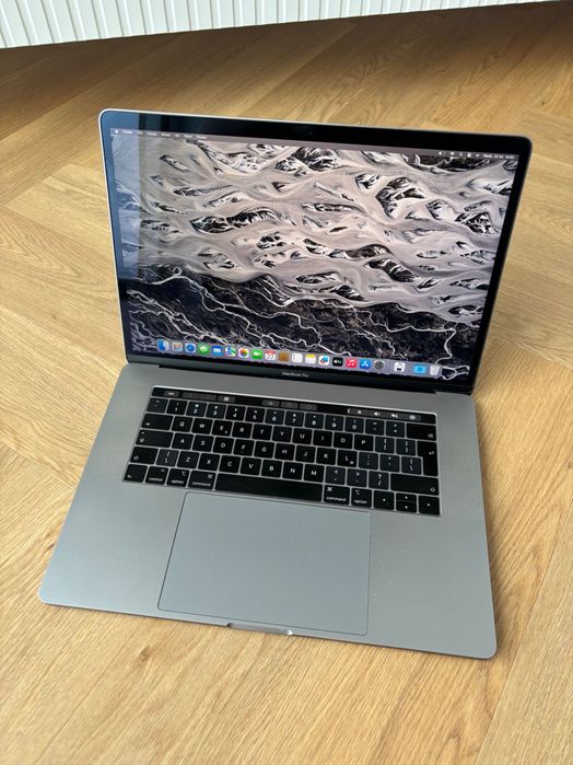 MacBook Pro 15” 16/256 GB TOUCH BAR SPACE GRAY
