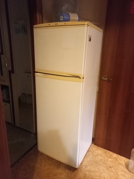 Холодильник б/у на запчастини