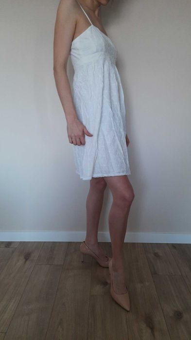 Sprzedam sukienkę białą kwiatki