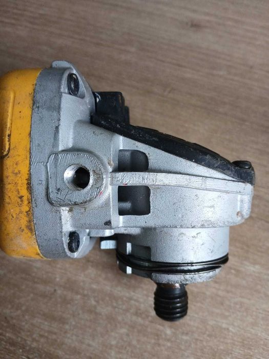 Szlifierka kątowa DeWalt DWE4057 (800W) – Uszkodzona