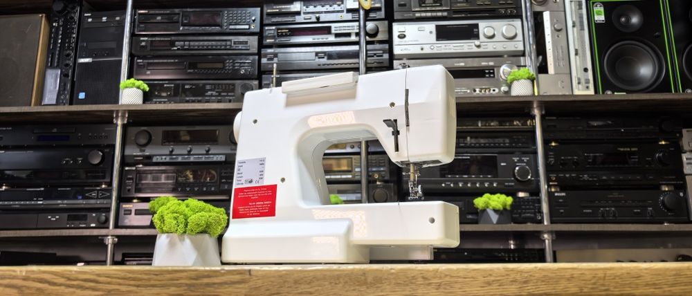 Швейна машинка Victoria 7810